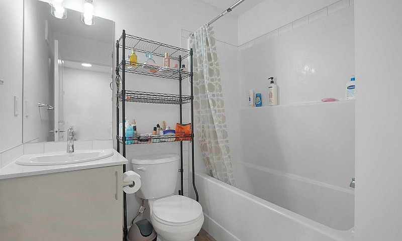 Modern 2-Bedroom + D...