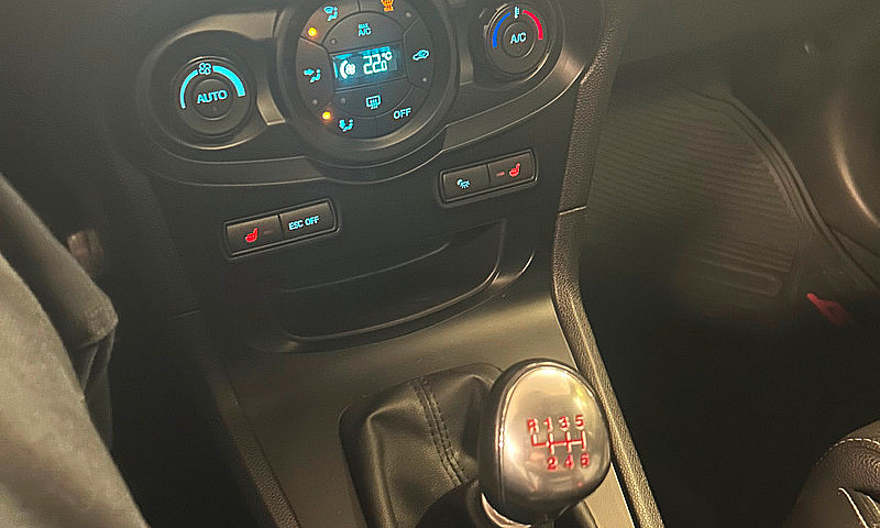 2016 Ford Fiesta St ...