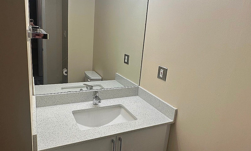 Newly Renovated 2 Be...