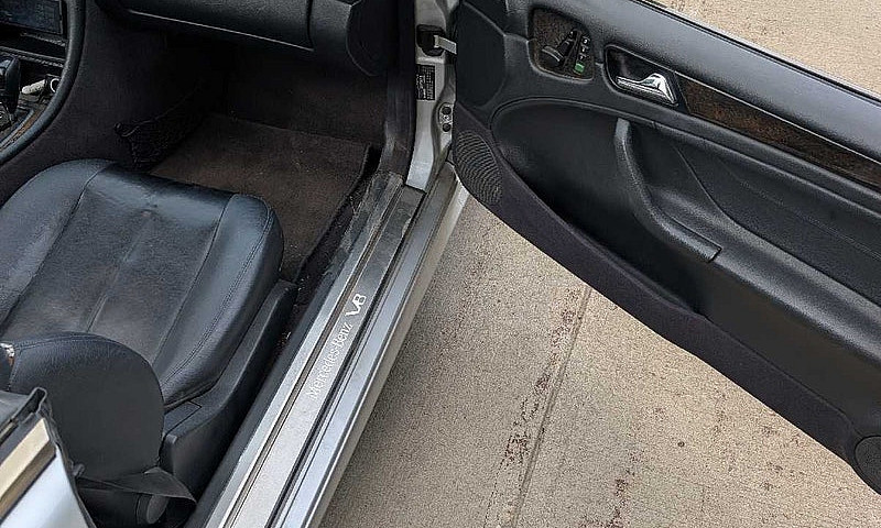 2002 Mercedes-Benz C...