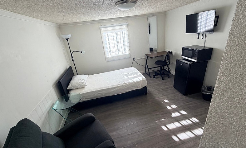 Fully Furnished Priv...