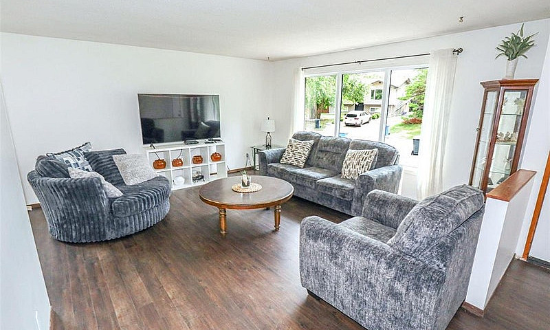 **3.5 Beds 2 Baths P...