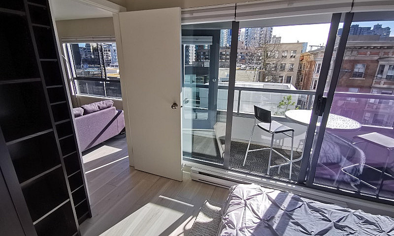 Renovated Luxury 1 B...
