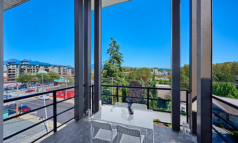 Spacious 3 Bedroom 2...