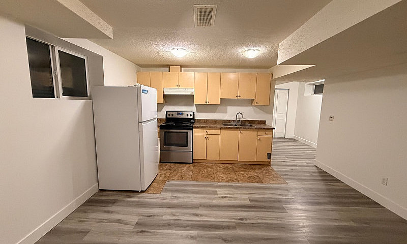 Basement Suite For R...