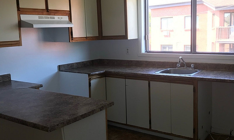 Grand 4½ Style Condo...
