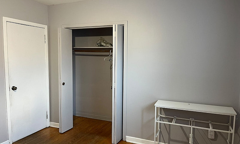 3 Beds 1 Bath Main F...