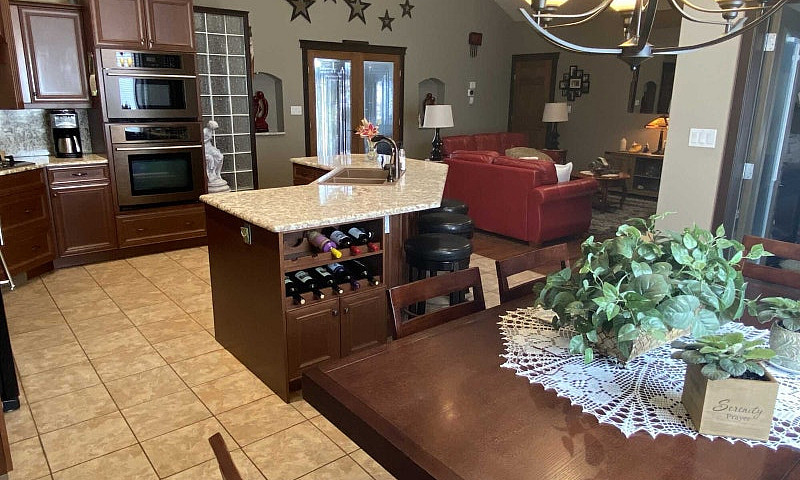 House For Sale - Lan...