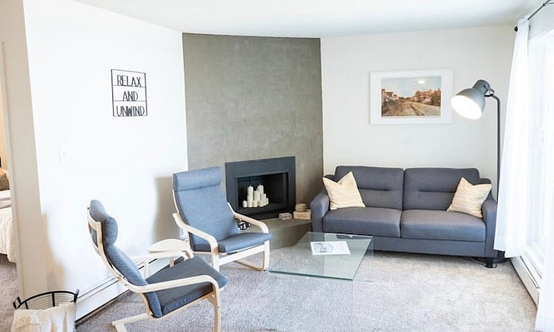 Immaculate Lakeview ...
