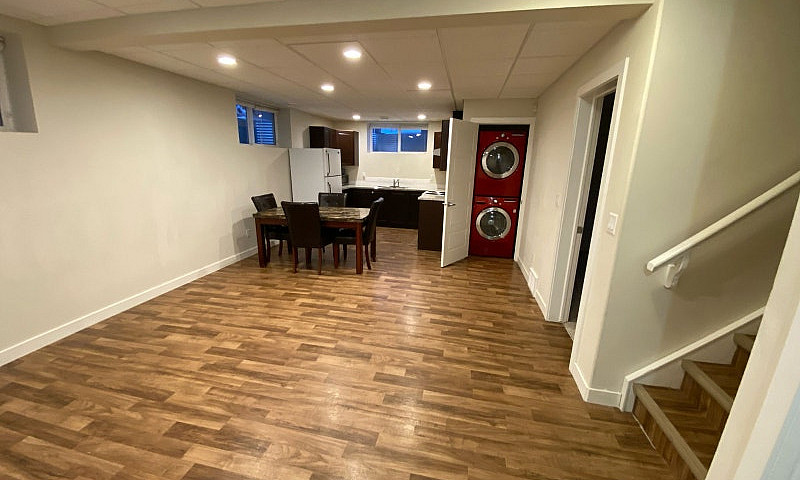 Basement Suite For R...