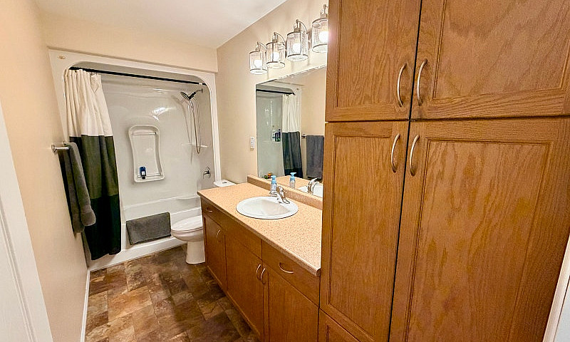 4 Bed | 2 Bath | Fam...
