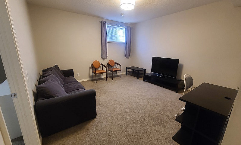 Spacious 2-Bedroom L...