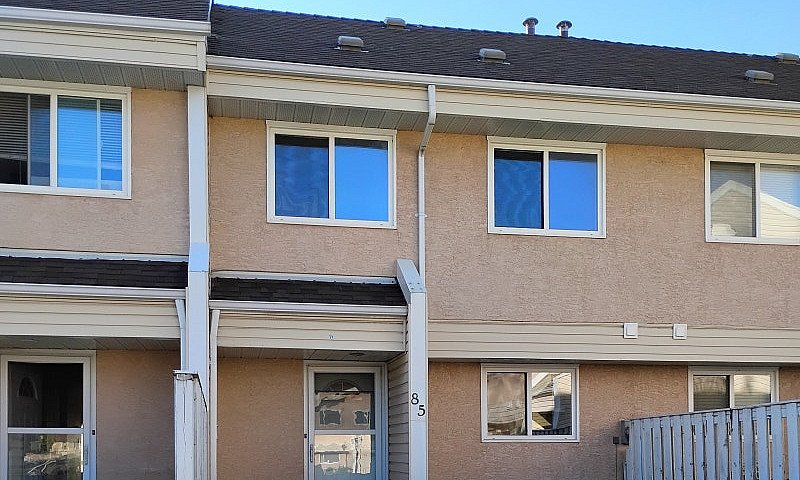 3 Br Town House For ...