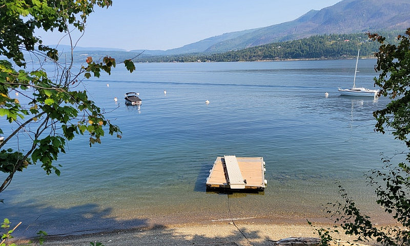 Shuswap Waterfront B...