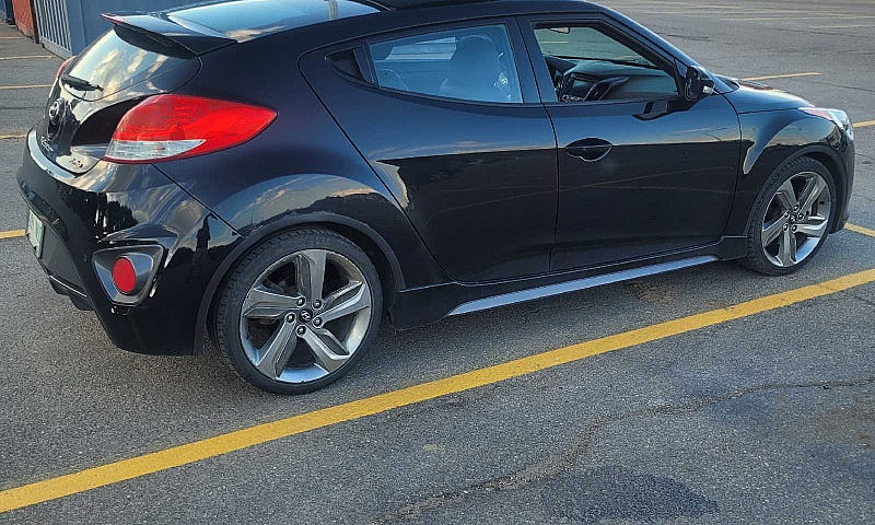 Hyundai Veloster Tur...