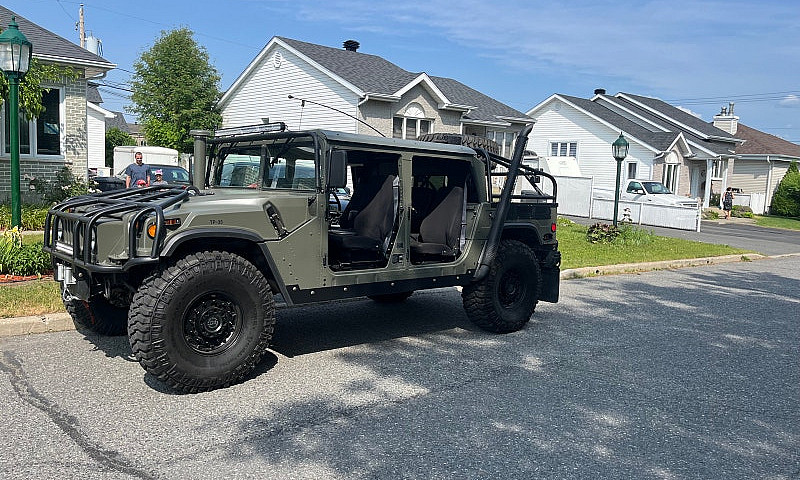 Am General Humvee M1...