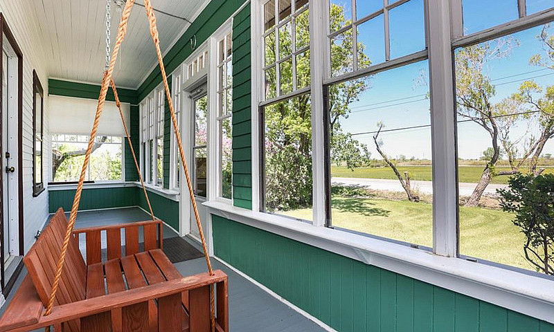 3Br Home On .42 Acre...