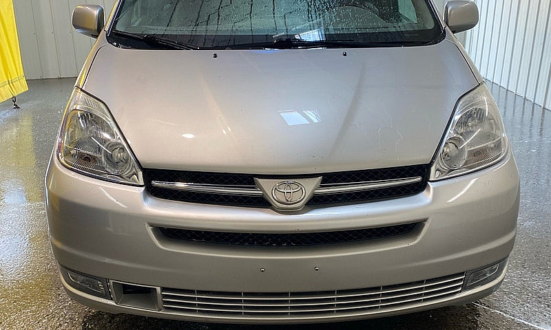 2005 Toyota Sienna A...