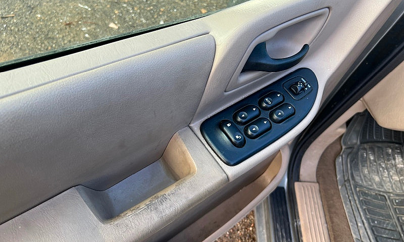 2003 Ford Windstar...