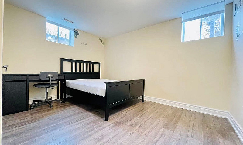 Bright 2-Bedroom Bas...