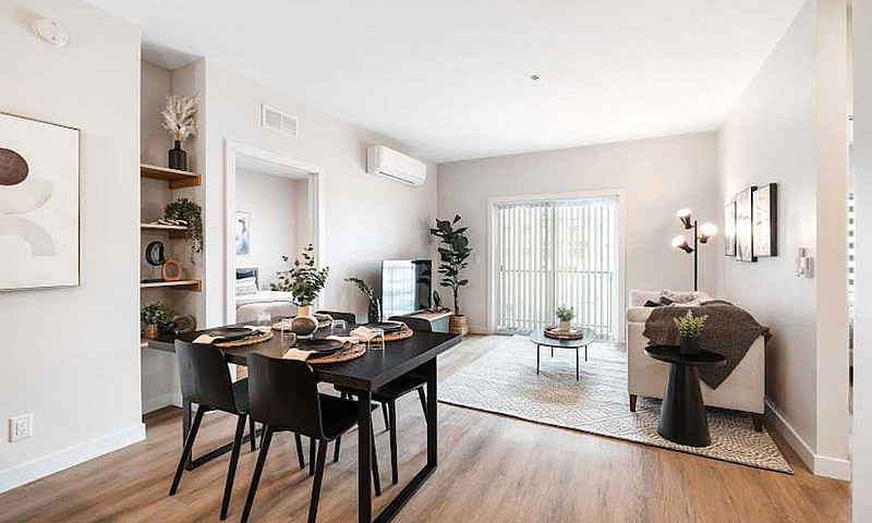 Sublet 3Bed+Den/Stor...