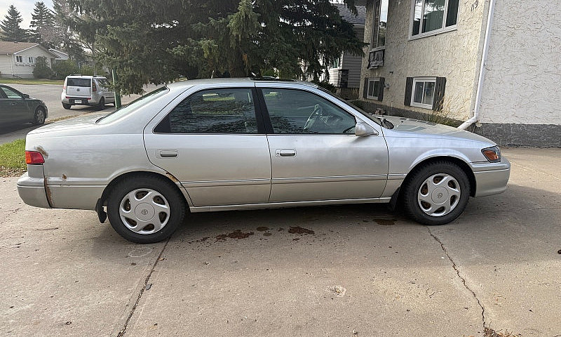 2000 Toyota Camry...