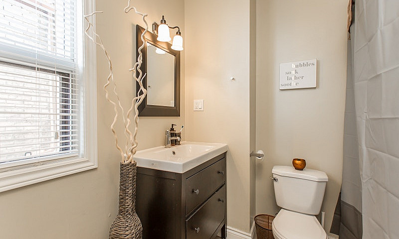 1 Bedroom Apt Just S...