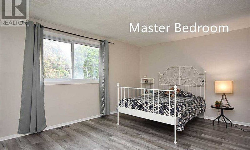 Nov 1 - 3 Bed 2.5 Ba...