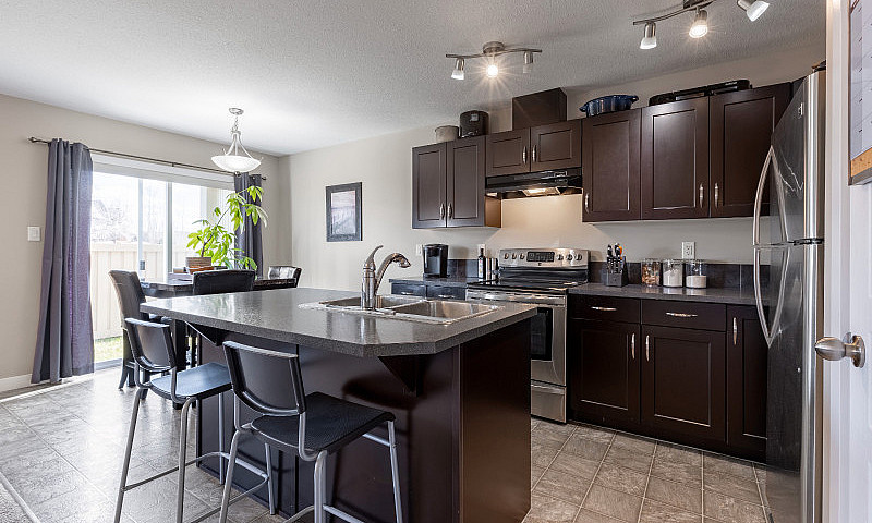 Just Listed | Townho...