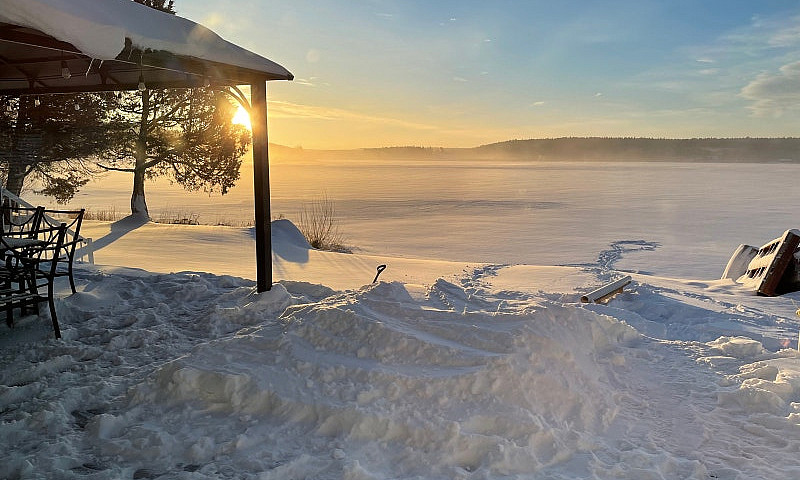 Beautiful Lakefront ...