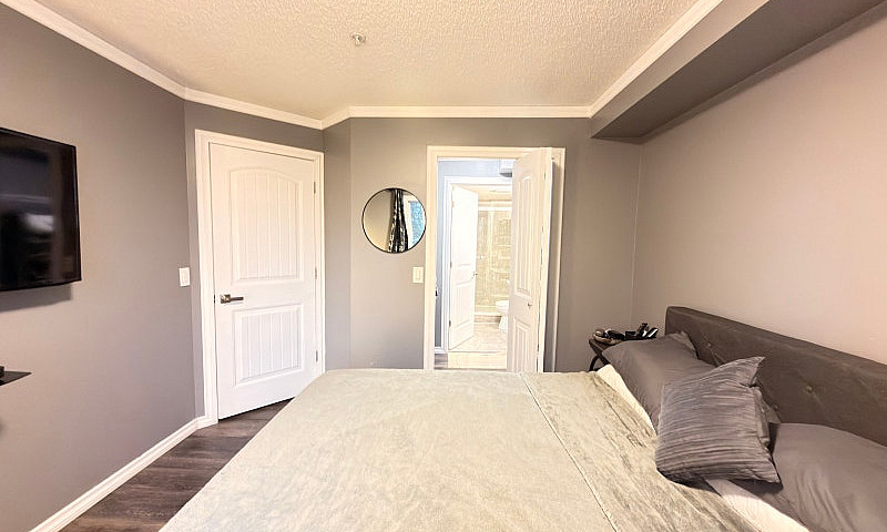 Fully Renovated 2 Be...
