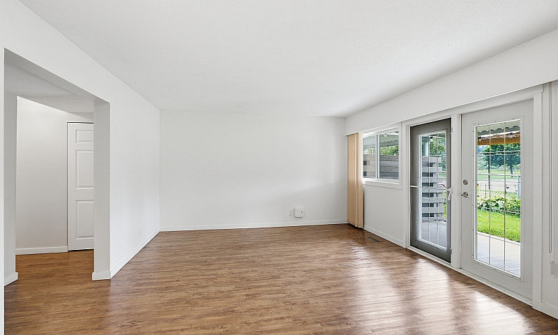 5-249 Kitchener Cres...