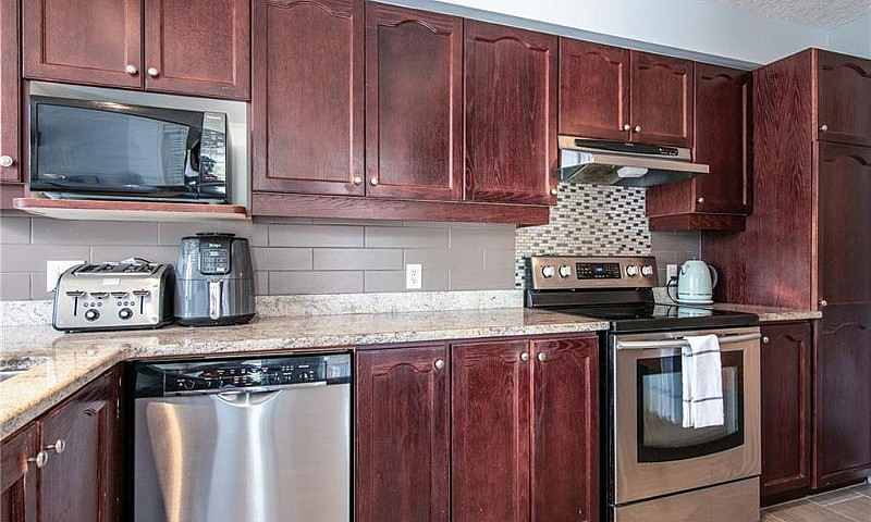 Spacious 1500 Sqft T...