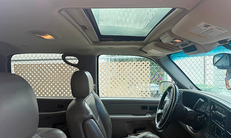 2005 Chevy Avalanche...