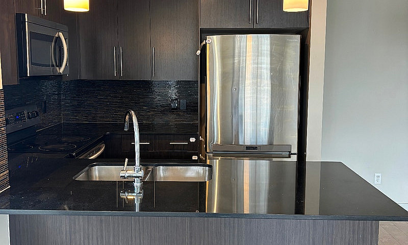 Spacious 2 Bedroom 2...