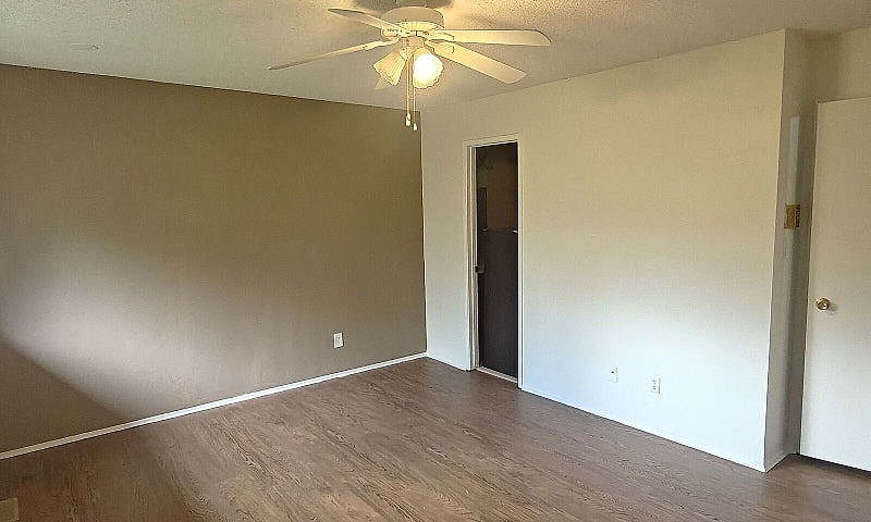 3Bdrm 1410Sq Triplex...