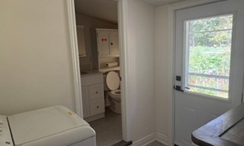 New Renovated 1St Fl...