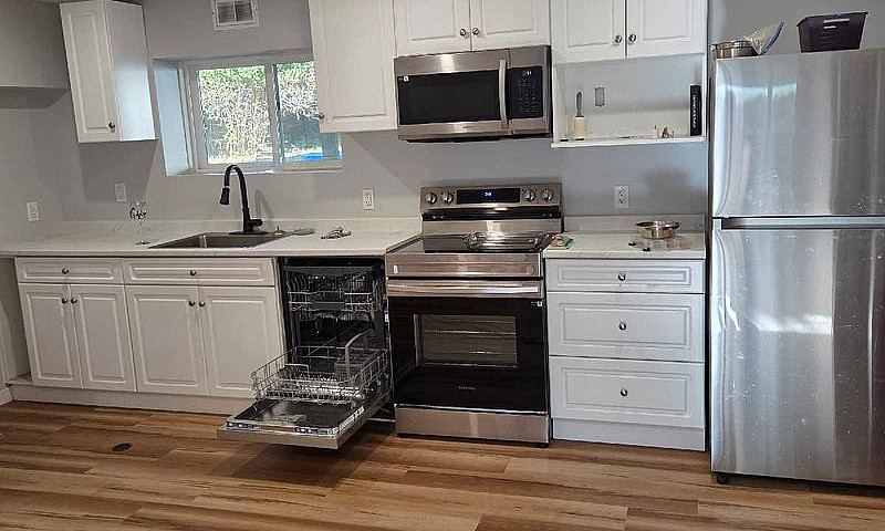 3 Bedroom Basement S...