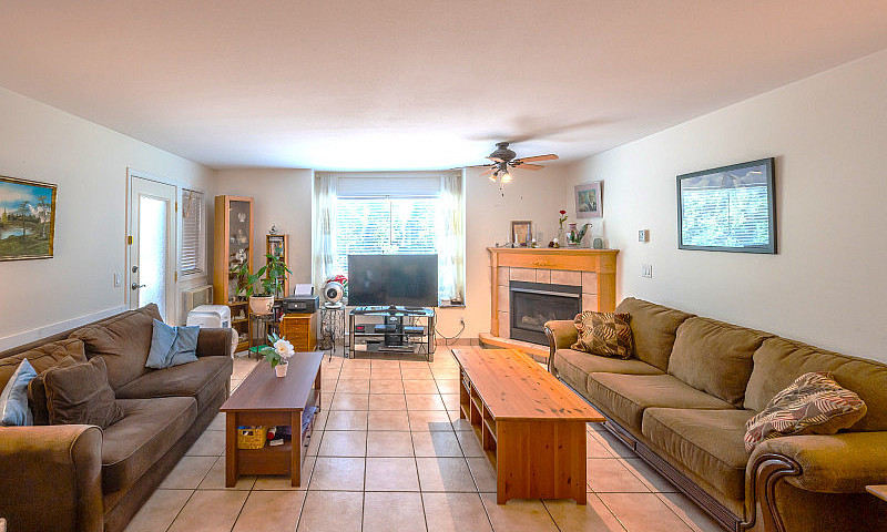 3 Bedroom Condo At D...