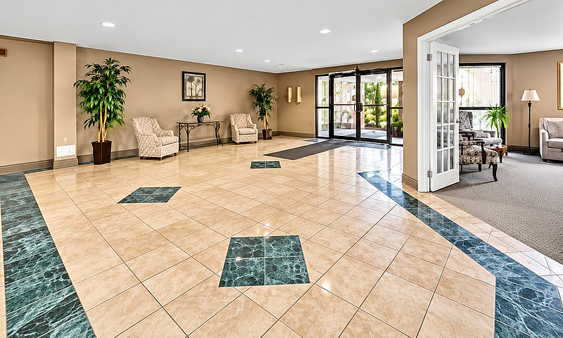Top-Floor Waterfront...