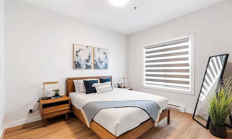 Sublet 3Bed+Den/Stor...