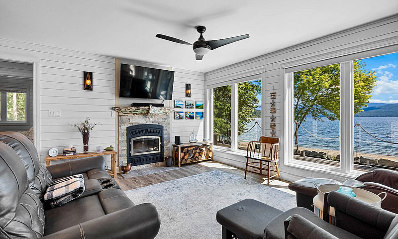 Shuswap Lakefront Es...