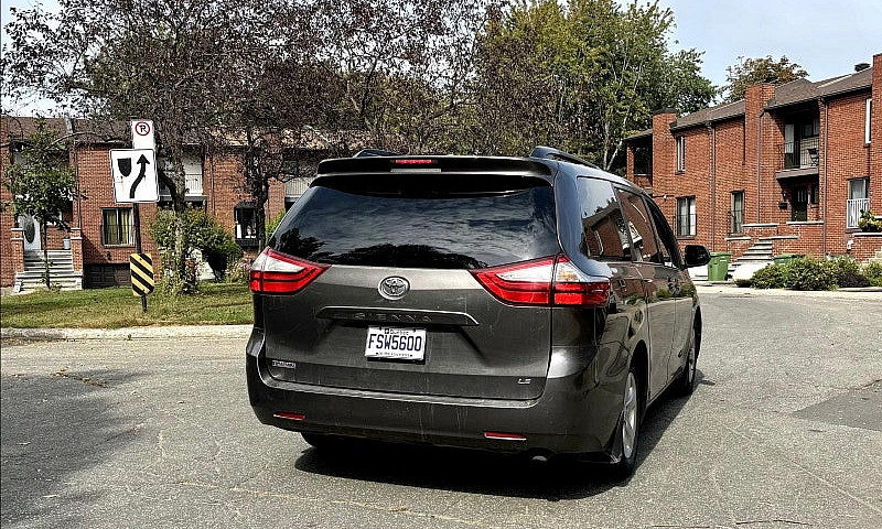 Toyota Sienna ...