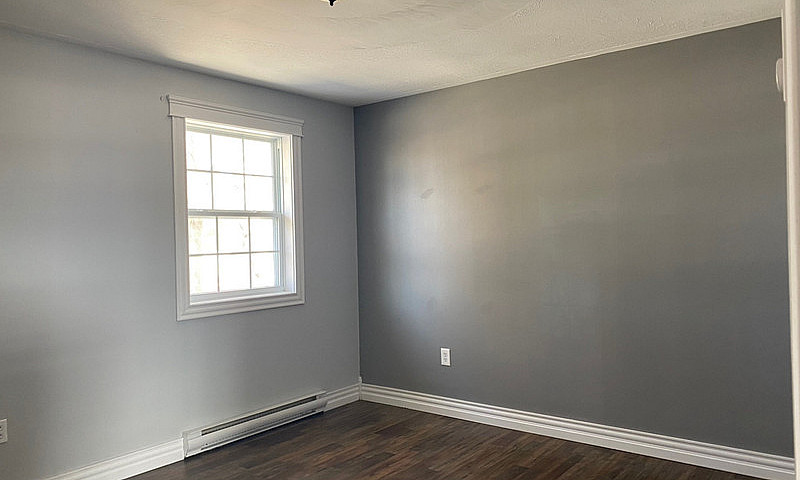 Upstairs 3-Bedroom ~...