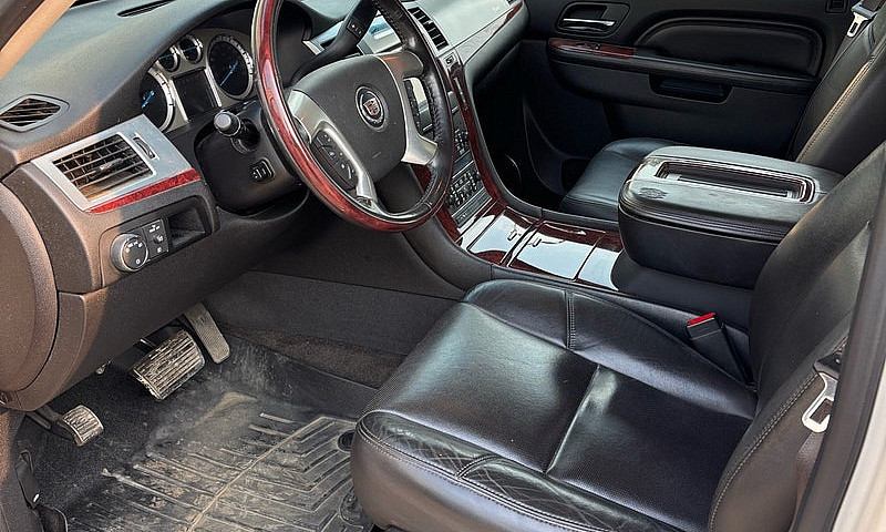 Cadillac Escalade ...