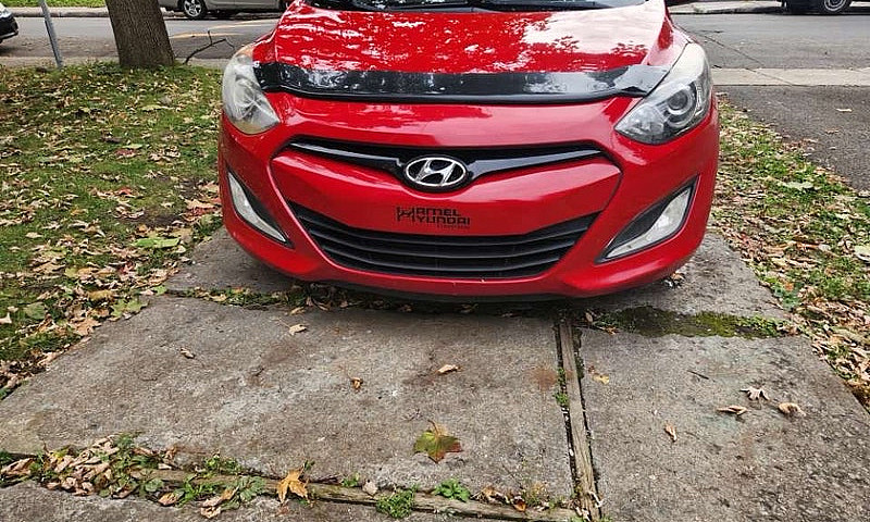 Hyundai Elantra Gt •...