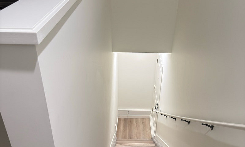 Private 1-Bedroom Su...