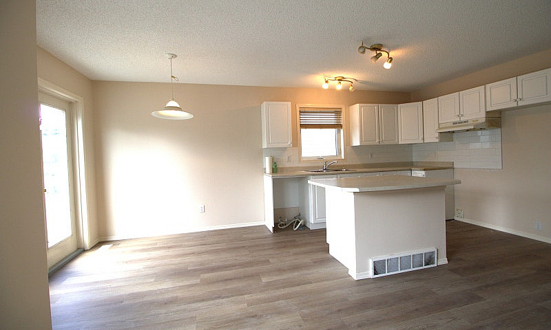 1/2 Duplex $284,900....