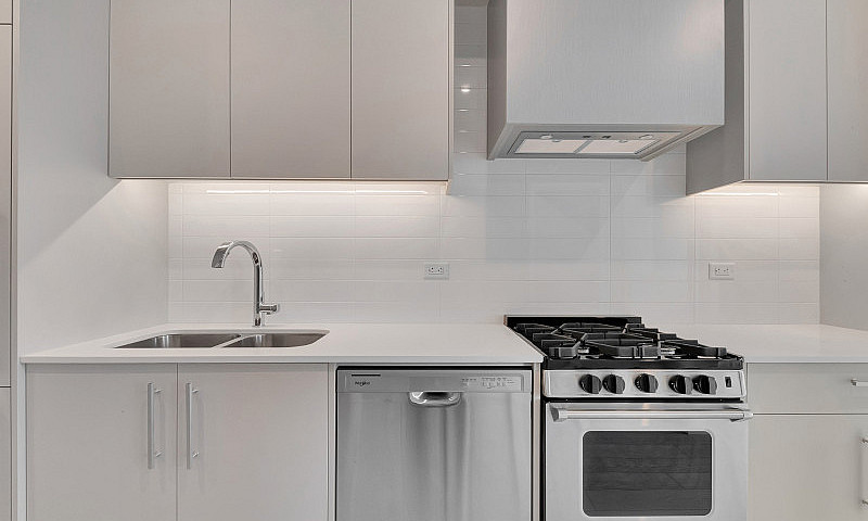 Modern 2 Bed, 1 Bath...