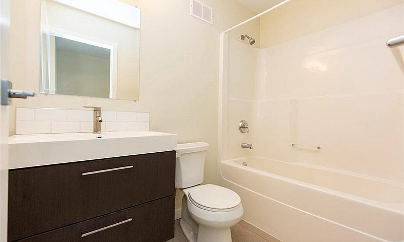 1355 Lee Blvd Single...